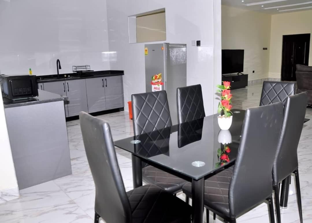 Queens Place Hotel Accra Exterior photo