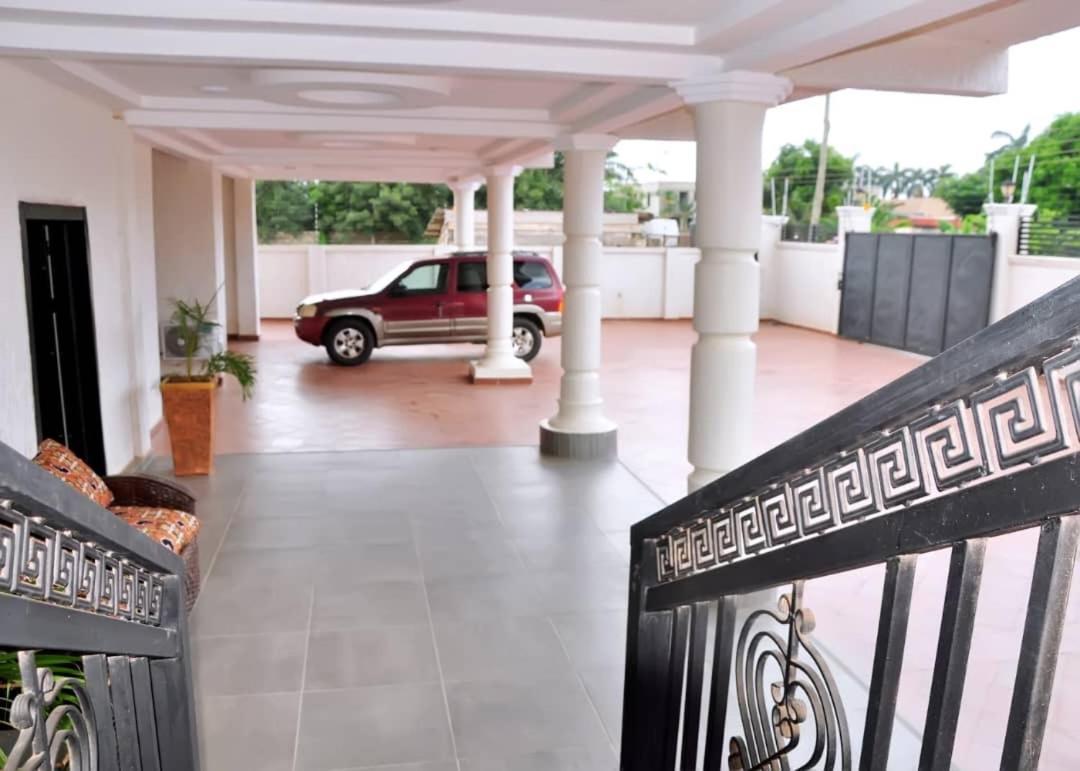 Queens Place Hotel Accra Exterior photo